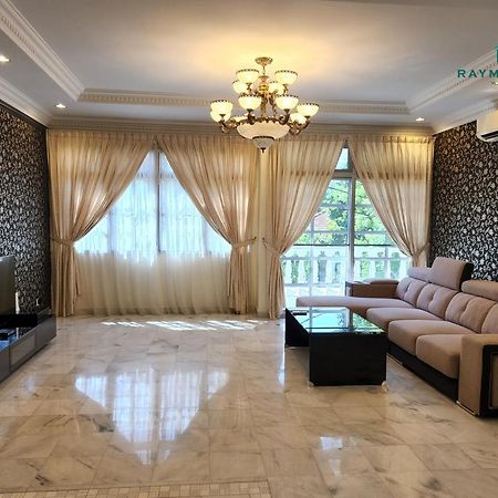 99 Kelawei Apartman George Town  Kültér fotó