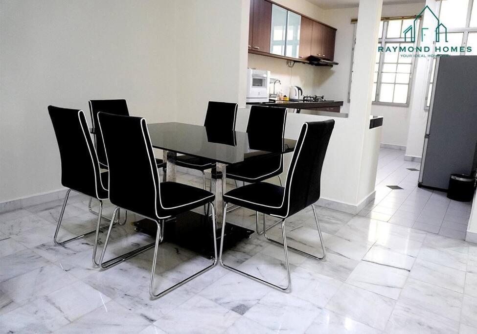 99 Kelawei Apartman George Town  Kültér fotó