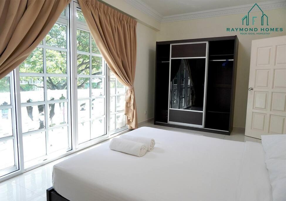99 Kelawei Apartman George Town  Kültér fotó