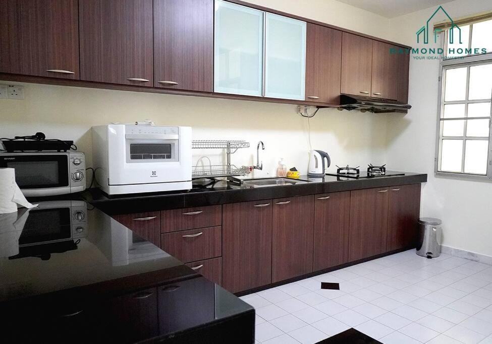 99 Kelawei Apartman George Town  Kültér fotó