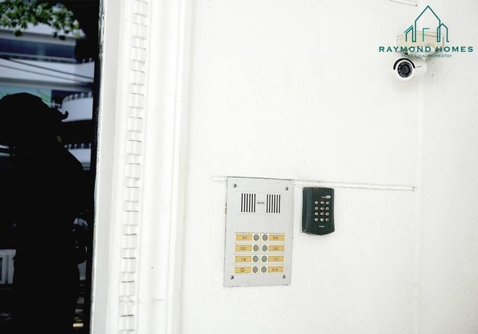 99 Kelawei Apartman George Town  Kültér fotó