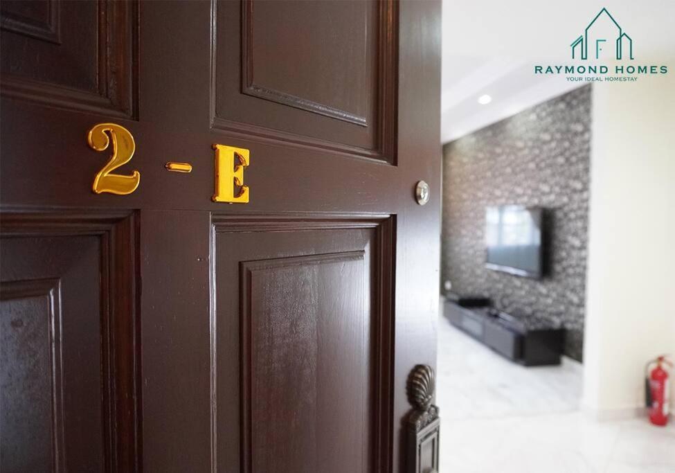 99 Kelawei Apartman George Town  Kültér fotó