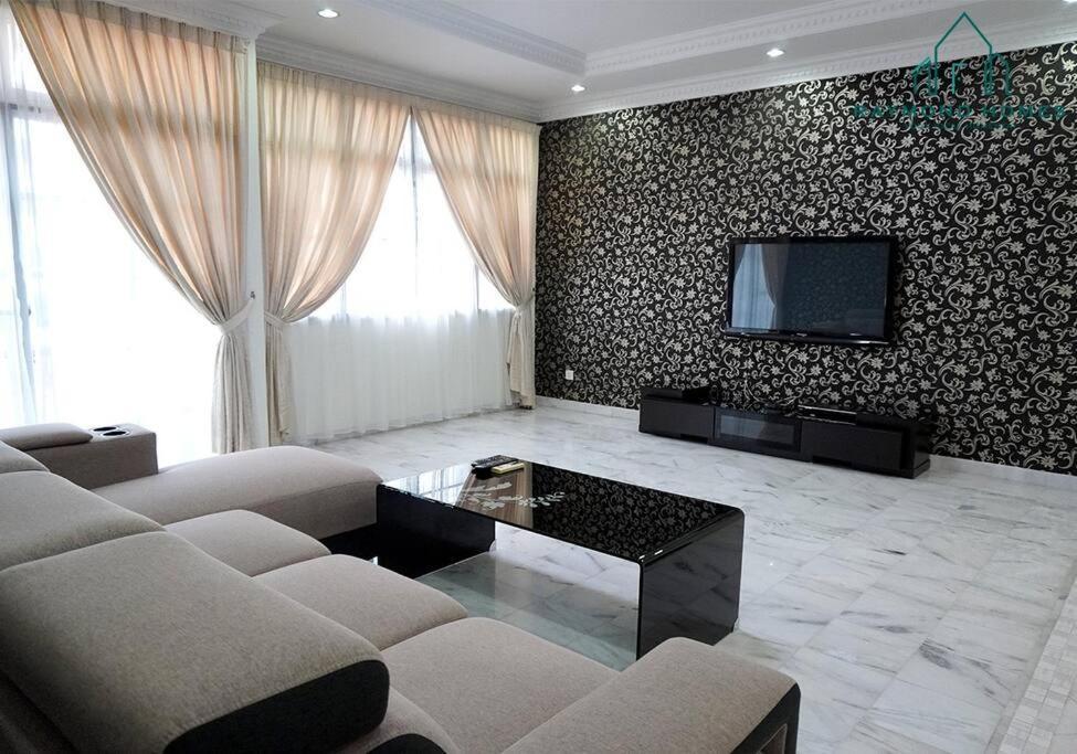 99 Kelawei Apartman George Town  Kültér fotó