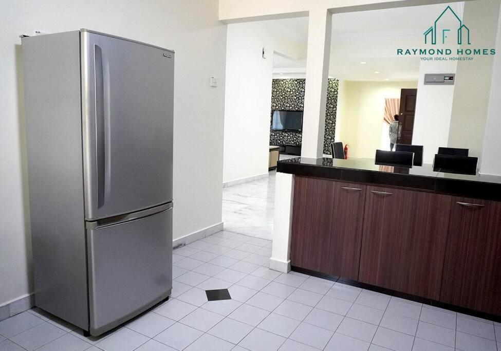 99 Kelawei Apartman George Town  Kültér fotó